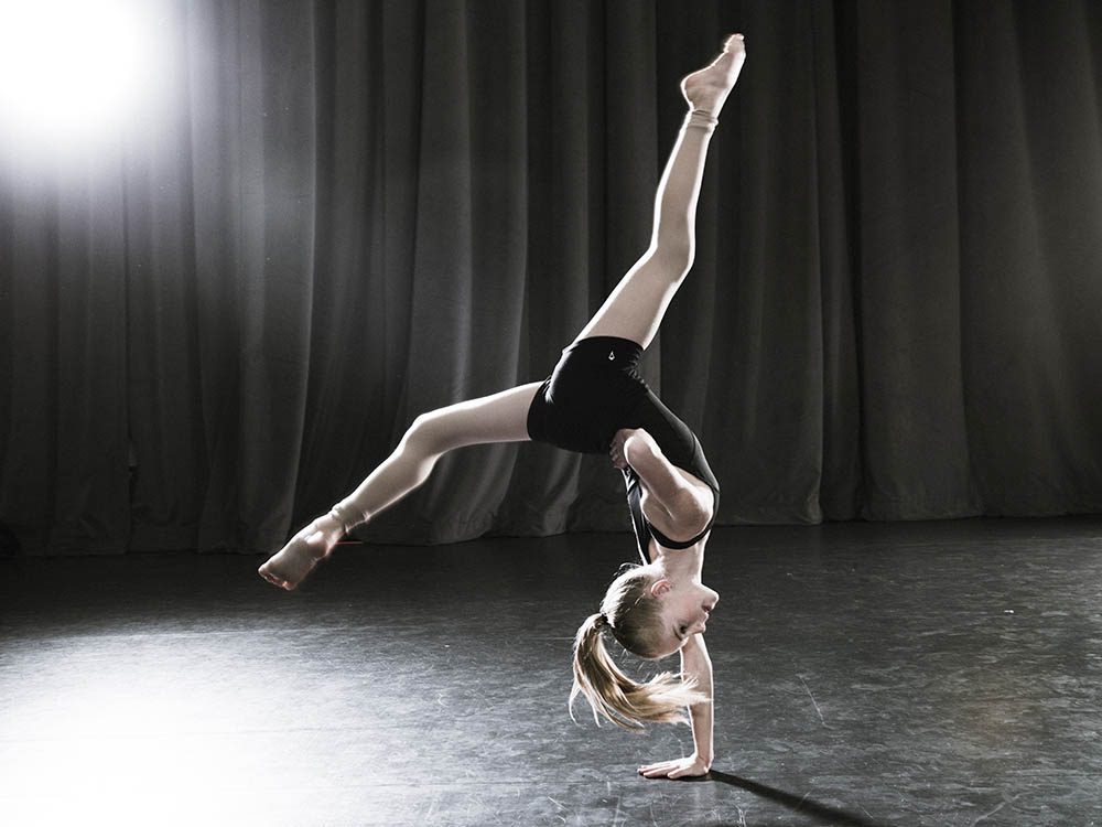 Juniors_acro_1160_1000
