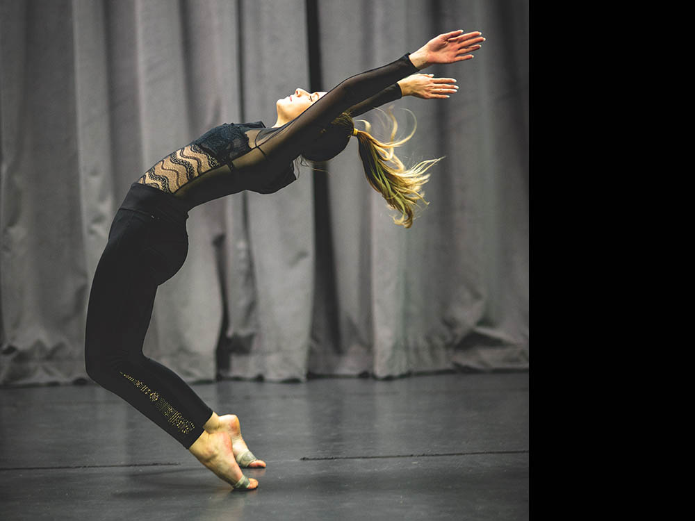 tiptoe-dancer_1000px dancer at The SHOW Company